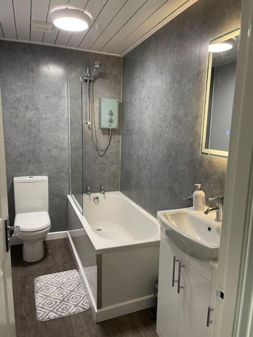 River View Apartment Glasgow Eksteriør billede